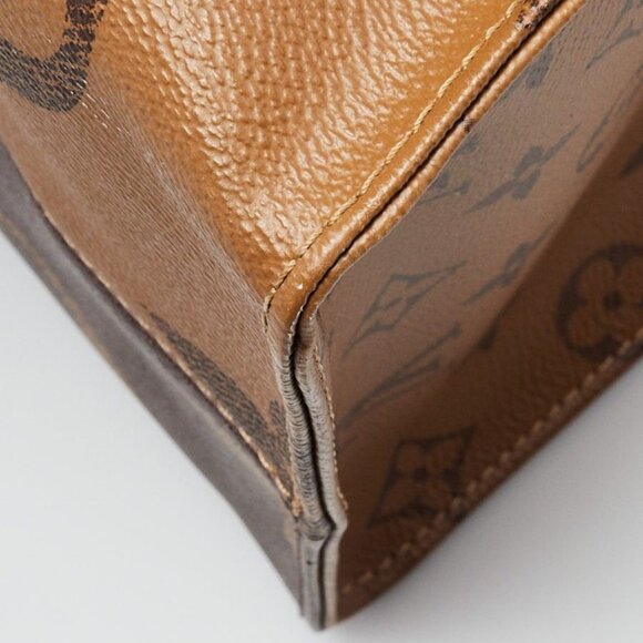 Louis Vuitton Monogram Giant Reverse Canvas Onthego GM Tote Bag - Picture 4 of 9